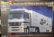 Revell Mercedes-Benz Actros & Racing Trailer 模型