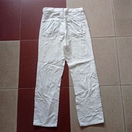GU white milk Jeans trousers. 010