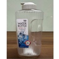 White 2.1L water bottle