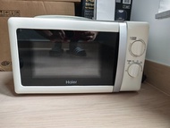 Haier 白色小型微波爐