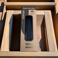 ยางนอกรถจักรยานเสือภูเขา Innoval Road Bike ยางกันลื่น กันถลอก กันลื่น ยางนอก 700X23C ขอบสีชมพู สีเหล