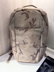Incase camo 攝影背包