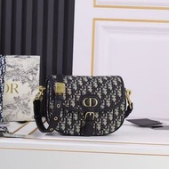 🎉Dior Bobby 提花面料斜跨單肩包 中號 女款 牛仔藍色
