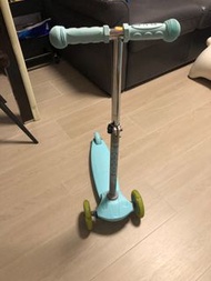 三輪滑板車