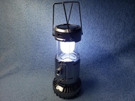 全新  野外家居露營帳篷車中泊用多功能LED燈連風扇，留意唔係街邊迷你版，220V扁腳電源充電加電池加太陽能充電款，3粒3A電池，白光，簡約實用，有掛鈎，合眼緣的帶走，家居戶外露營中秋合用，給懂得的