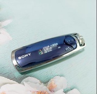Sony NW-S705F 4GB MP3 Walkman with FM Tuner - Purple 新力旗艦級迷你mp3 播放機連FM收音機接收功能(懷舊產品：2007年)Price 售價: HKD 868Available 二手，私人珍藏，95%新淨，功能全正常，附原裝數據充電線(USB cable), Sony有線耳機及SonicStage CP software作 mp3 轉換，如圖所示。