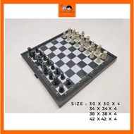 INTERNATIONAL PLASTIC CHESS BOARD CLASSIC INTERNATIONAL CHESS/