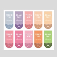 สติ๊กเกอร์ Thank You 10 สี แบบยาว แพคละ 100 ดวง สติกเกอร์ขอบคุณ สติ๊กเกอร์ขอบคุณ Thank you Sticker สติกเกอร์เบเกอรี่ สติ๊กเกอร์เบเกอรี่