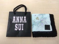 【ANNA SUI】花綻蝶舞/ 精緻刺繡滾蕾絲邊  領巾/手帕＊全新真品＊