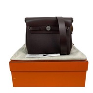 △ HERMES 愛馬仕 Ebene Canvas Palladium Plated Metal Herbag Mini Stamp W Shoulder Bag 烏木色帆布鍍鈀金屬W刻肩背包-267