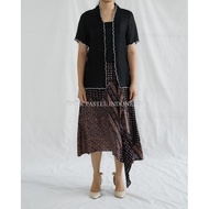 in stock Top of the Kularu Kebaya Embroidered Scallop Viscose - Pastel Batik