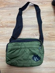 Ne-Net NYA驚訝貓斜揹包 (軍綠色)