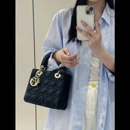 Dior/迪奧 Lady dior黑金四格戴妃 徽章肩帶