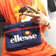 日本 ellesse 深藍色尼龍布 黑紅間LOGO 扁身 長方 斜咩袋