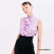 VICKTEERUT (ราคาปกติ 5950-.) Sleeveless Tuck Pleat Blouse with Frill Detailเสื้อแขนกุด ตีเกล็ด ตกแต่