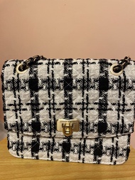 Charles & Keith 黑色格紋鏈條包 (小香風)