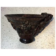 精雕瑞獸牛角杯 尺寸：18.7 * 9.6 * 12.3厘米重量：651克 牛角工藝品民間老酒杯精雕瑞獸牛角杯收藏 工藝禮品創意家居裝飾品木雕擺件家居客廳招財紅木雕刻 擺設飾品木雕家居裝飾品圓盤擺件商