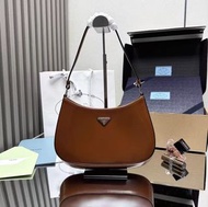 PRADA Cleo 單肩斜背包