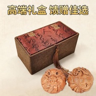 桃木手把玩件老年人保健按摩手把球桃木雕刻工艺品原木无漆把玩球26.5.5ffff Peach wood hand massage ball for elderly health care, peach