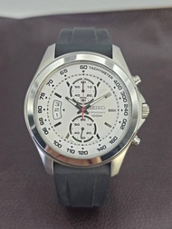 นาฬิกาผู้ชาย SEIKO Chronograph รุ่น SNN256P1 ระบบควอตซ์ สายหนังซิลิโคน จับเวลา แท้ กล่องใบประกัน