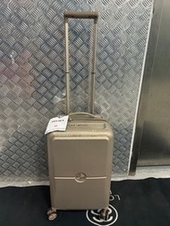 Delsey 最輕20 吋行李箱 ； Delsey 20 inch luggage；55 x 35 x 24cm；2.16 kg only