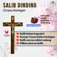 WALL CROSS, MEDIUM BROWN TEAK, BRASS CORPUS