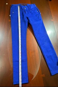 #24夏時尚 日本🇯🇵品牌 RED PEPPER，日韓設計師共同打造的純手工精工細造的牛仔褲 👖RED PEPPER jeans made in Korea 藍色（接近克萊因藍）萊卡彈性緊身牛仔褲，稀有顏色😊