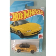Toy car Hot wheels 91 Mazda MX-5 Miata