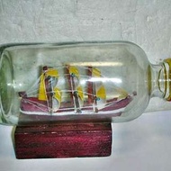aaL皮商旋.已稍有年代菲律賓製長約14.5公分玻璃瓶中船擺飾!!--值得擁有!/6房樂箱95/-P
