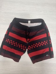 Quiksilver 紅黑條紋沙灘褲