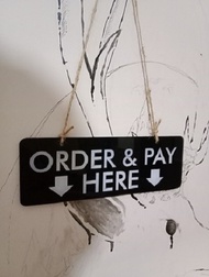 Sign ORDER & PAY HERE Akrilik Gantung - Tulisan Order Here Untuk Cafe Booth Makanan Minuman