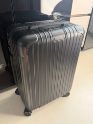 RIMOWA essential Cabin Suitcase - Black