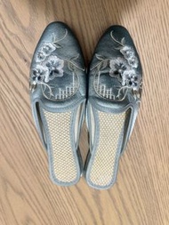 刺繡花卉平底拖鞋