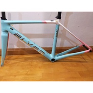 Elves Avari S size 45 Carbon Road Bike Frameset Bottom Tube got minor scratches due to display unit 