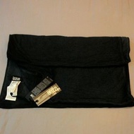 香港品牌IZZUE手染中性圍巾黑灰色