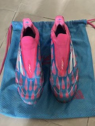 Adidas Mizuno 足球鞋