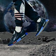 9527 ADIDAS X NASA RACE NMD_R1 SPECTOO 黑 藍 男鞋 FX6819