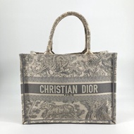 【二手】 Christian Dior 克里斯汀·迪奧 Toile de Jouy 刺繡書本手袋 中型帆布手提袋 白色 x 灰色