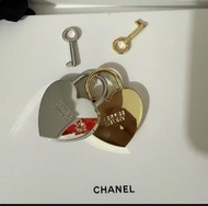 包郵** 韓國專門店滿額贈品🎁Chanel beaute最新Crush Story  心心鎖匙扣（有金/銀兩款） 十分美❤️