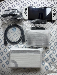 Nintendo Switch OLED 白色主機連配件