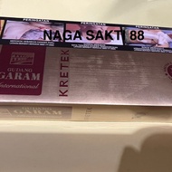 GUDANG GARAM KRETEK 12 .