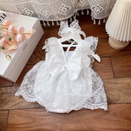 Body váy thiết kế ren trắng sơ sinh bé gái 3-10kg. Body suit đầy tháng thôi nôi bé gái. Stella Bouti