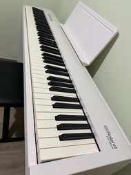 Roland FP-30X白色 88鍵 數碼鋼琴 Digital Piano (有譜架+腳踏+琴架）