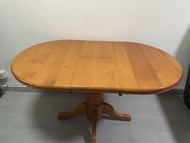 實木橢圓形餐桌（可伸縮）