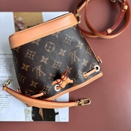 ::LOUIS VUITTON:: LV M81266 Nano Noé 花紋水桶包 手提斜背包