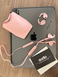 SUDIO TRE 瑞典設計 運動藍牙耳塞式耳機（粉色）/支援蘋果Siri聲控 (附真皮保護套）配件完整