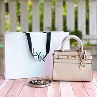 กระเป๋า LYN Outlet รุ่น Atlantis S Handbag ทรงสวยเรียบหรู