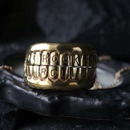 搖滾樂牙項鍊。