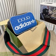 Adidas背包 愛迪達斜背包 男女款相機包 adidas*GUCCI聯名款相機包 單肩包 側背包 時尚休閒背包 旅行包 小方包 胸包 手機袋 多隔層小包 通勤百搭男包女包