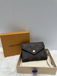👝Louis Vuitton LV Victorine Monogram short wallet with red inner Brand New 路易威登 Victorine 老花紅豆豆短款錢包 